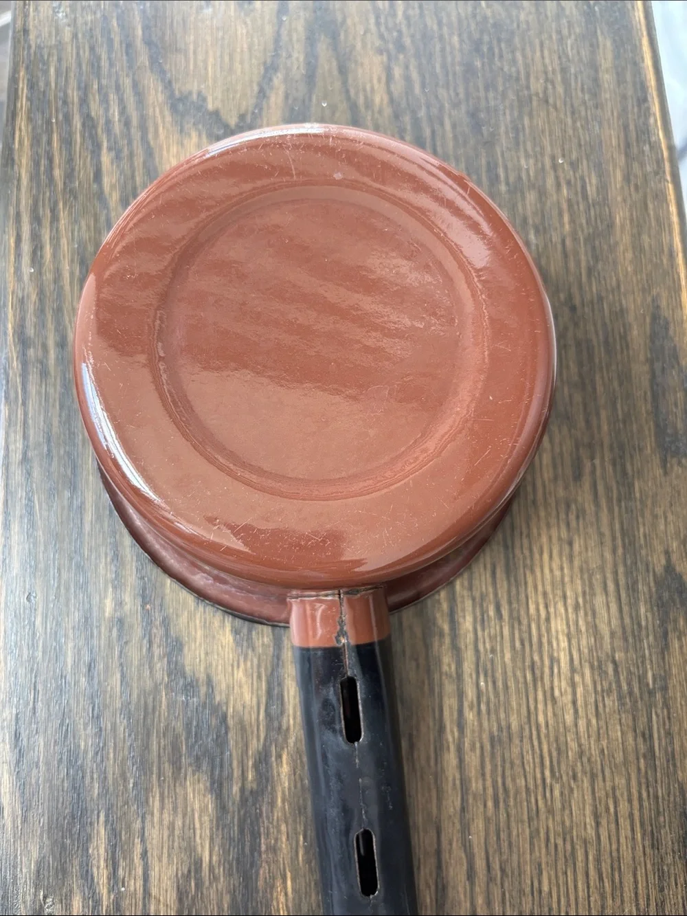 Vintage enamelware small sauce pan w/lid, dark brown /white, 11.5” long, 3” tall